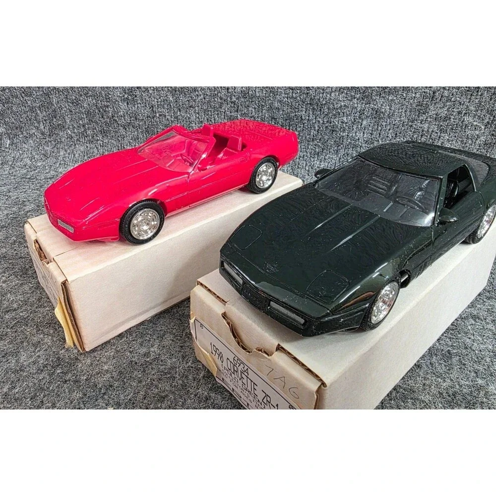 Ertl 1/25 Scale 1990 Corvette Convertible Bright Red & ZR-1 Polo Green Set